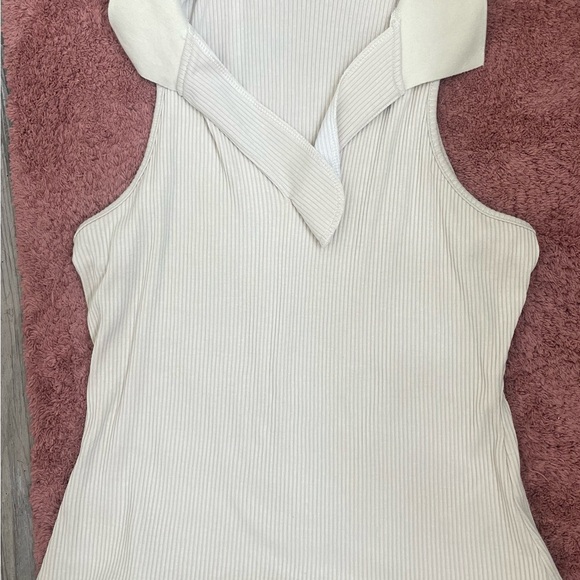 Stylish Cream Sleeveless Top and Patterned Shorts Set - Picture 3 of 4